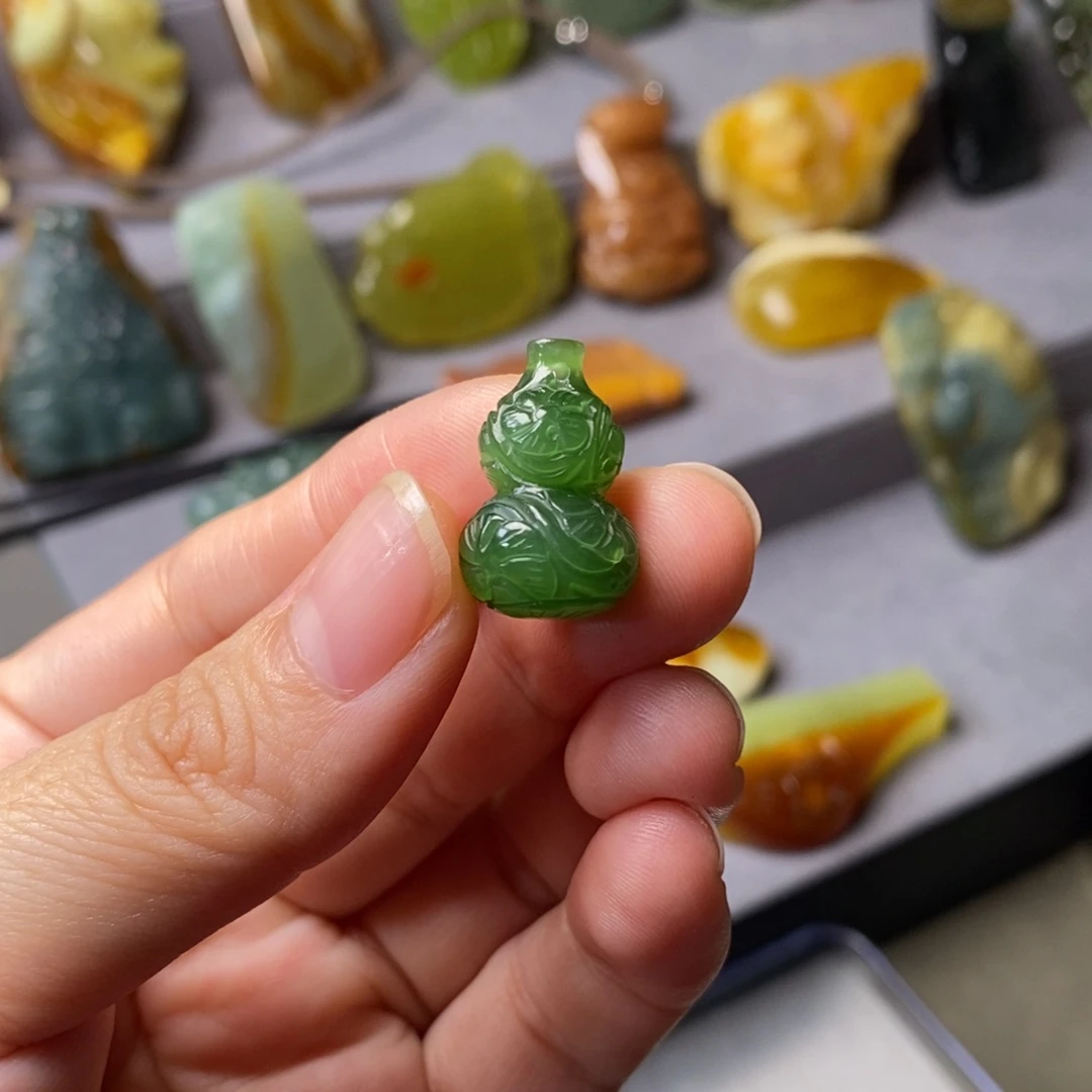 和田玉（碧玉）颈饰未镶嵌不****听挂件