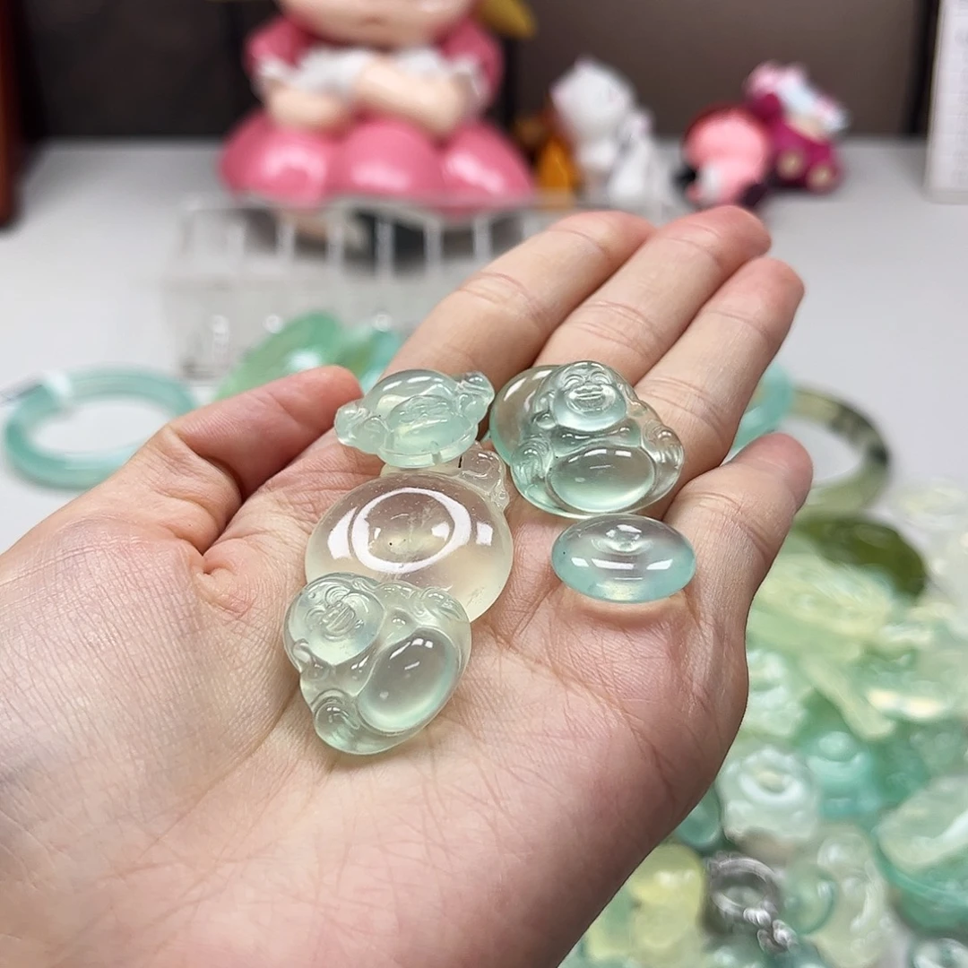 蛇纹石玉未镶嵌吊坠