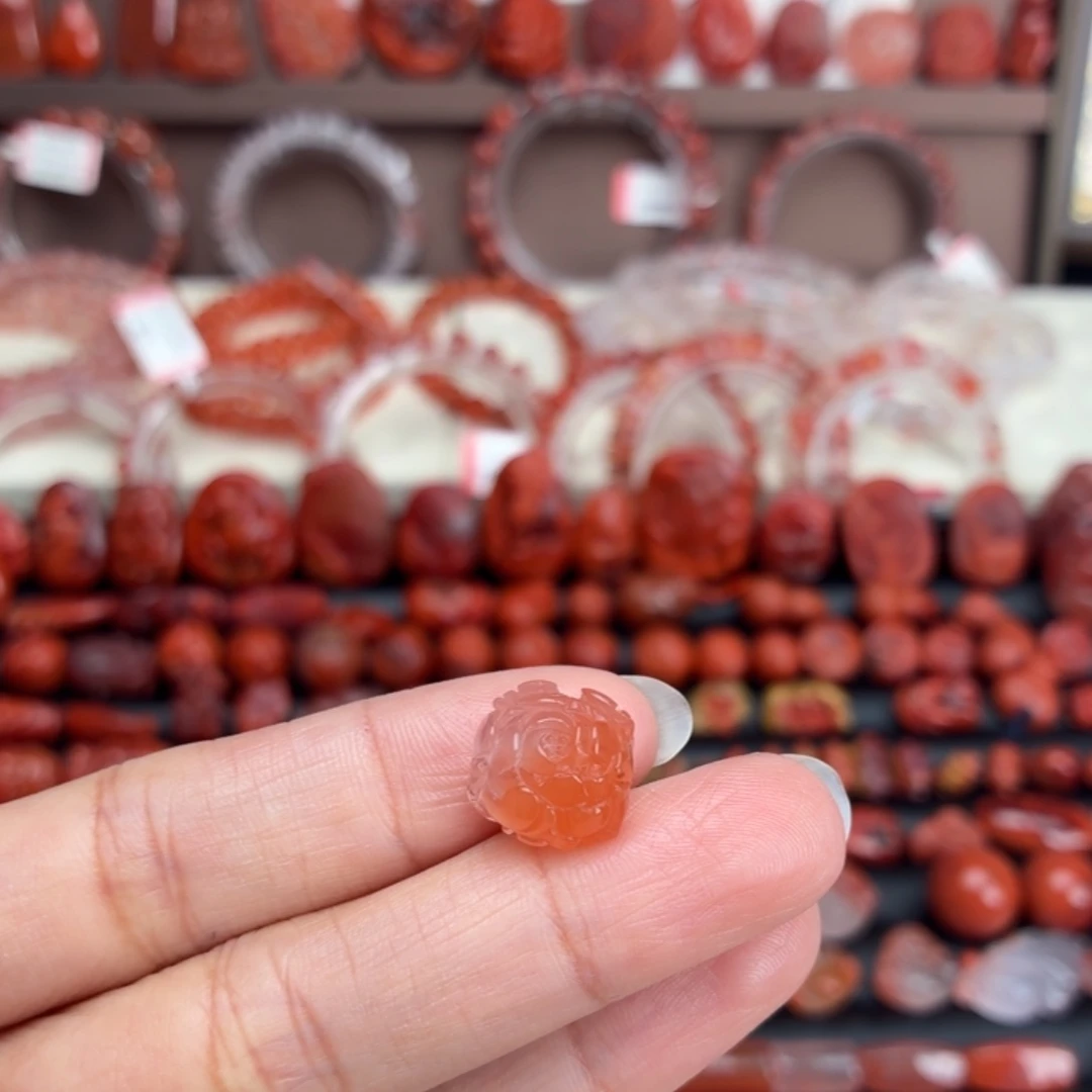 南红玛瑙未镶嵌颈饰牡丹花