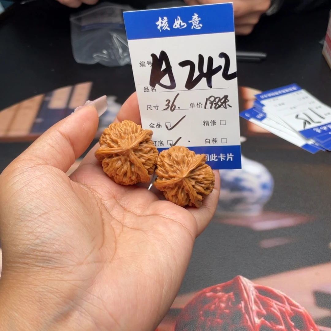 听***歌桃核把件36尺寸三棱秦王