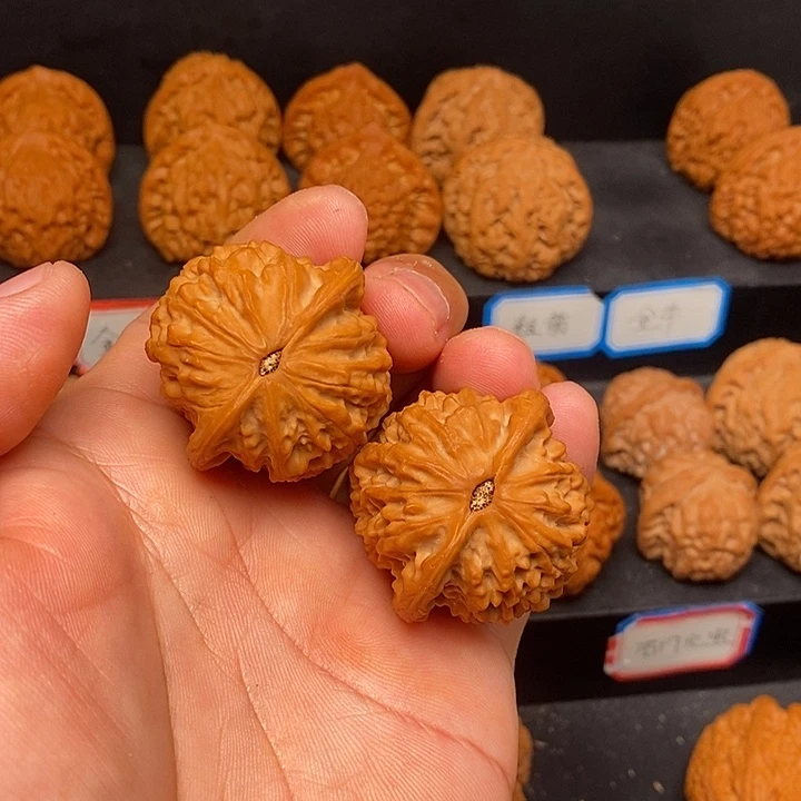 零***度文玩核桃吊坠金牛修尖