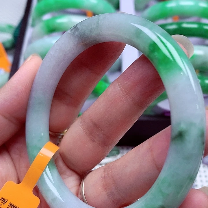 翡翠未镶嵌手镯翡翠