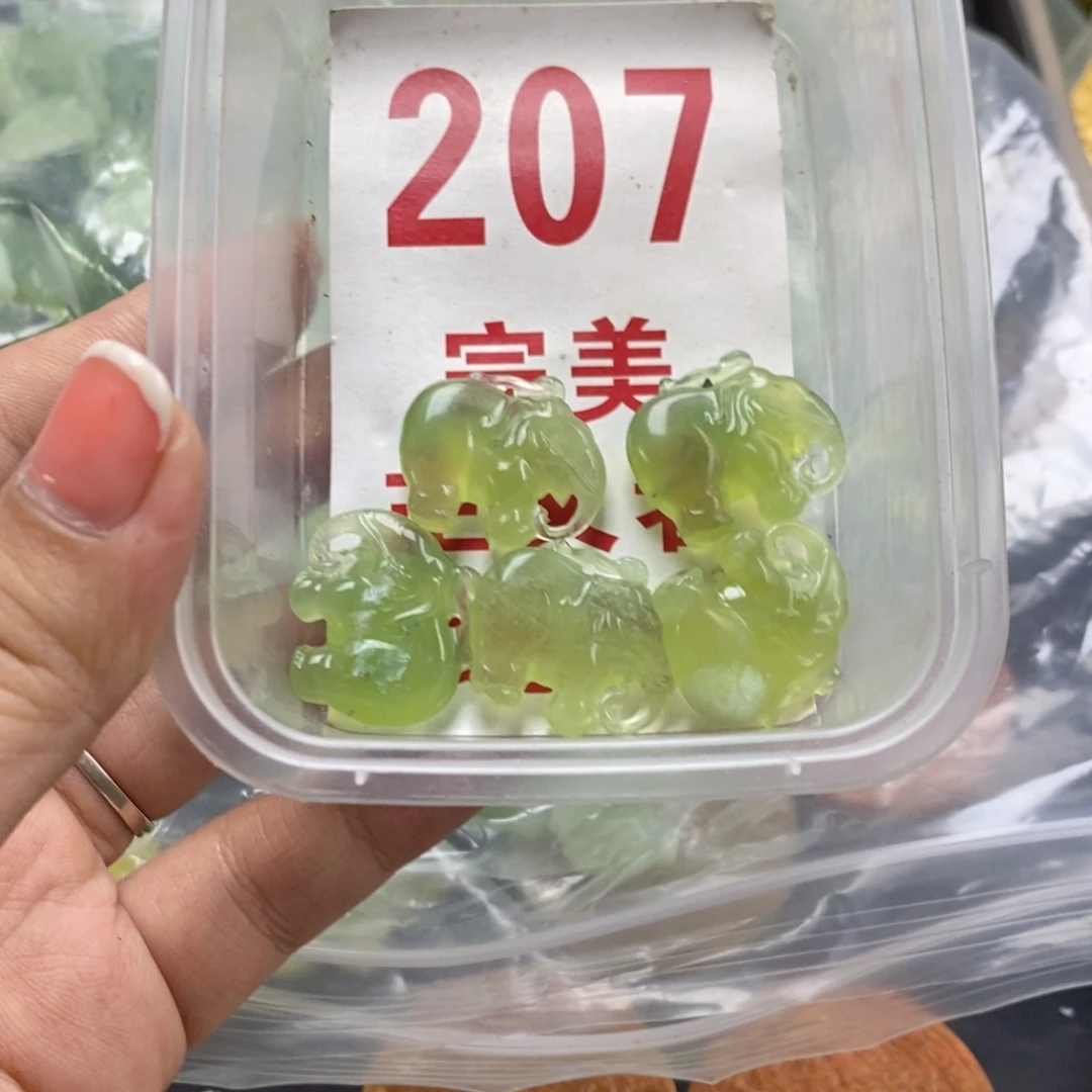蛇纹石玉未镶嵌挂坠
