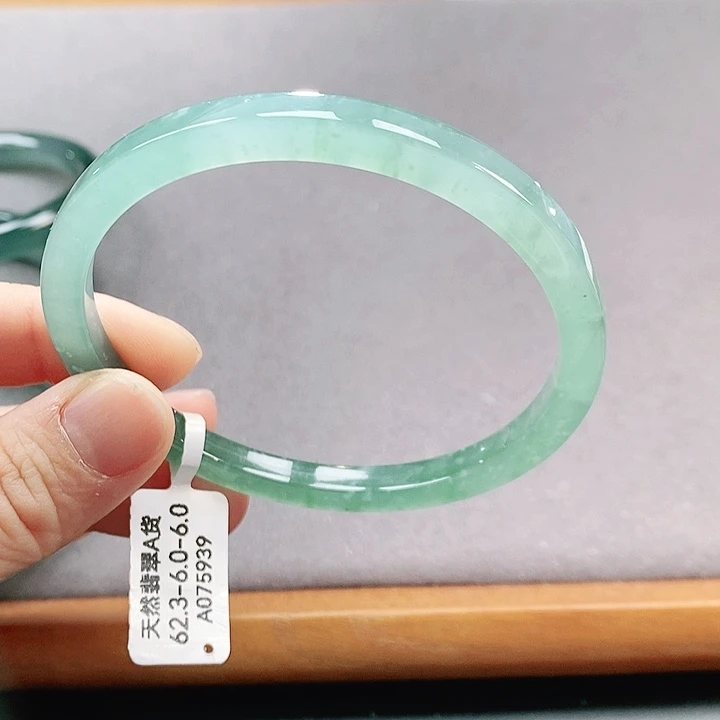 【闪购商品】翡翠手镯（圆镯）未镶嵌