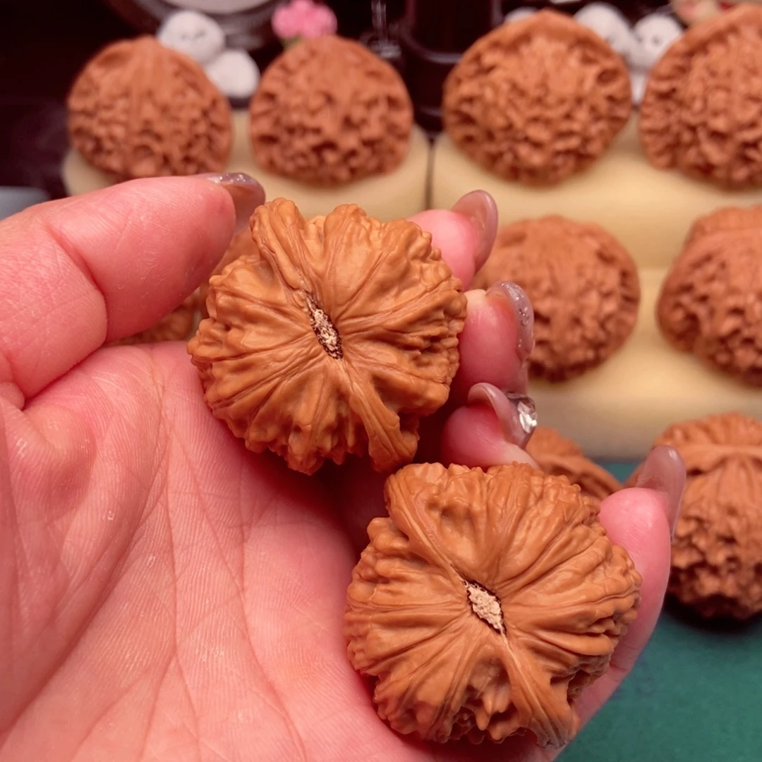 文玩核桃吊坠白狮41已打底