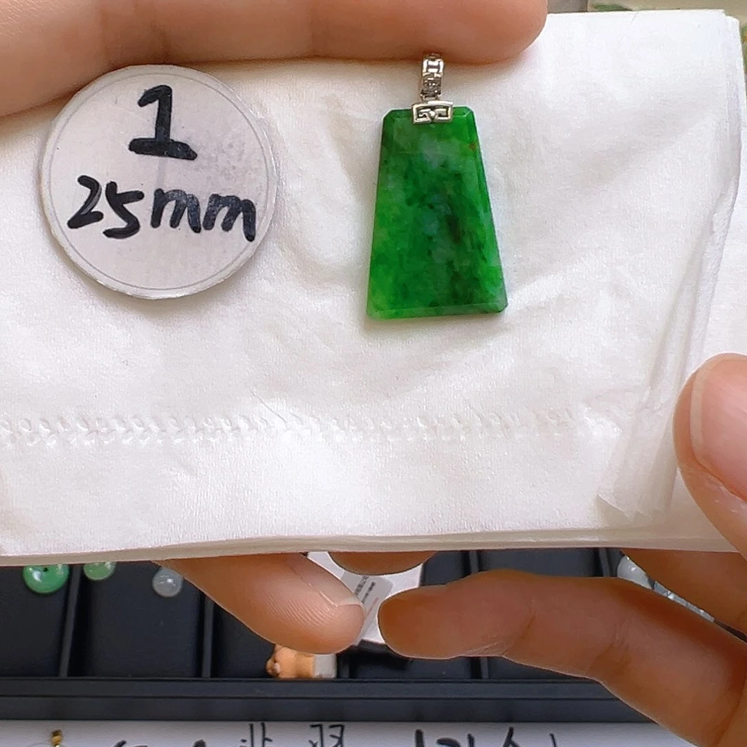 翡翠吊坠(不含链)18K金镶嵌翡翠