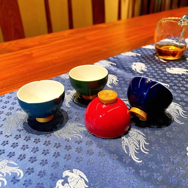 景德镇高温颜色釉雕刻主人杯