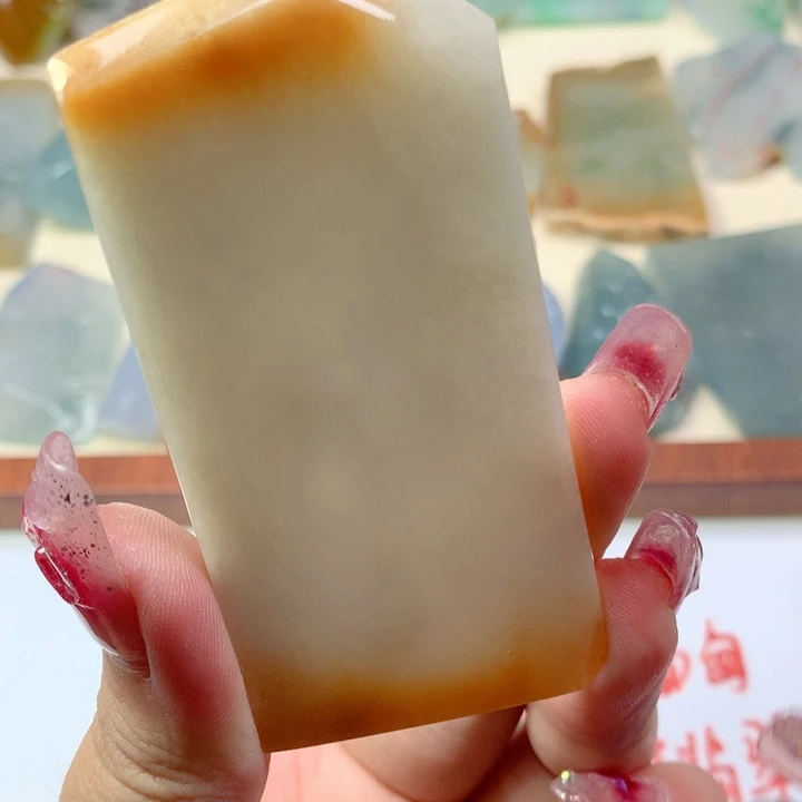 颈饰未镶嵌翡翠好