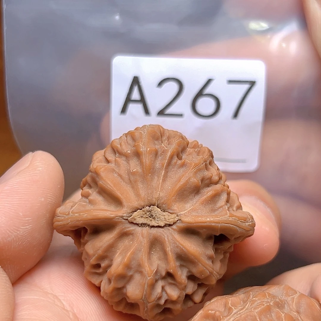 文玩核桃吊坠42宫灯