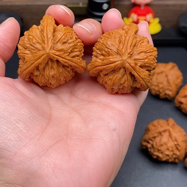 c***i把件文玩核桃白奔