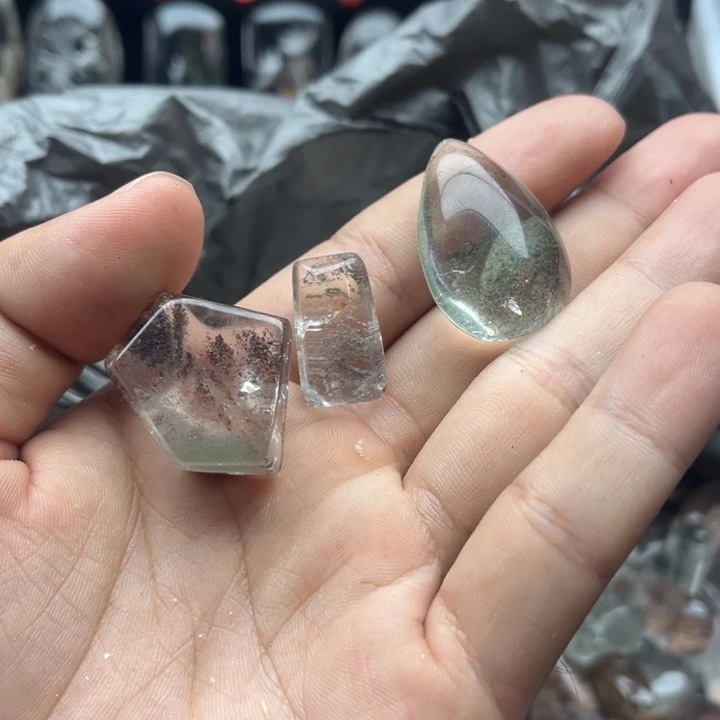 未镶嵌吊坠(赠链)水晶三*✌