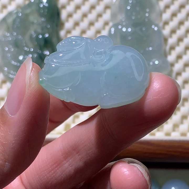 翡翠未镶嵌颈饰唐马