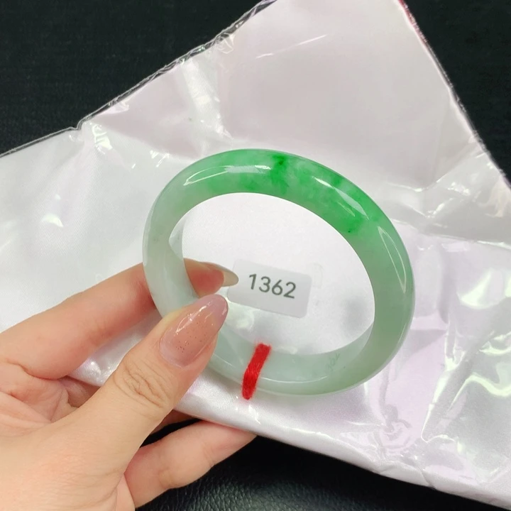 翡翠手镯未镶嵌天然翡翠手镯04