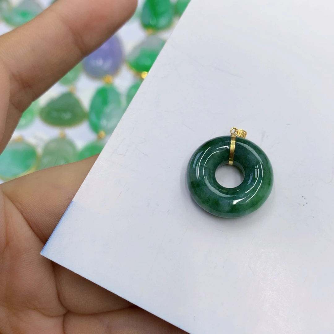 翡翠18K金镶嵌颈饰翡翠