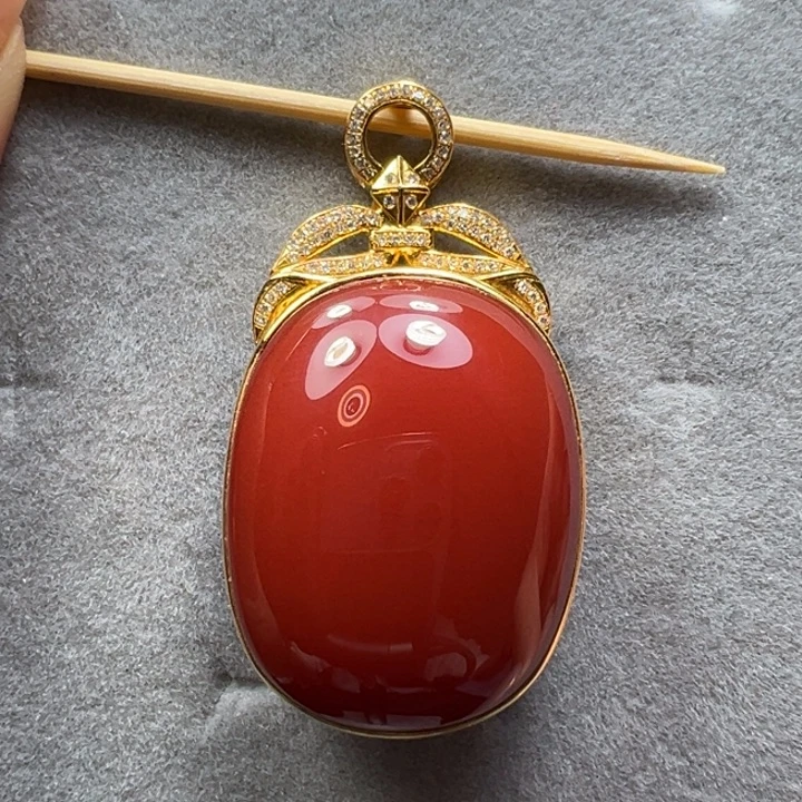 南红玛瑙18K金镶嵌吊坠