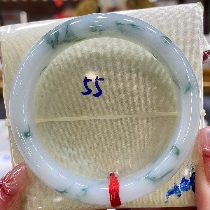 翡翠手镯未镶嵌翡翠手镯