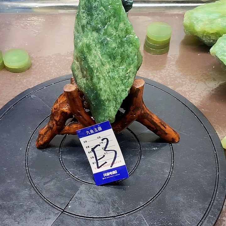 蛇纹石玉原石未镶嵌门*