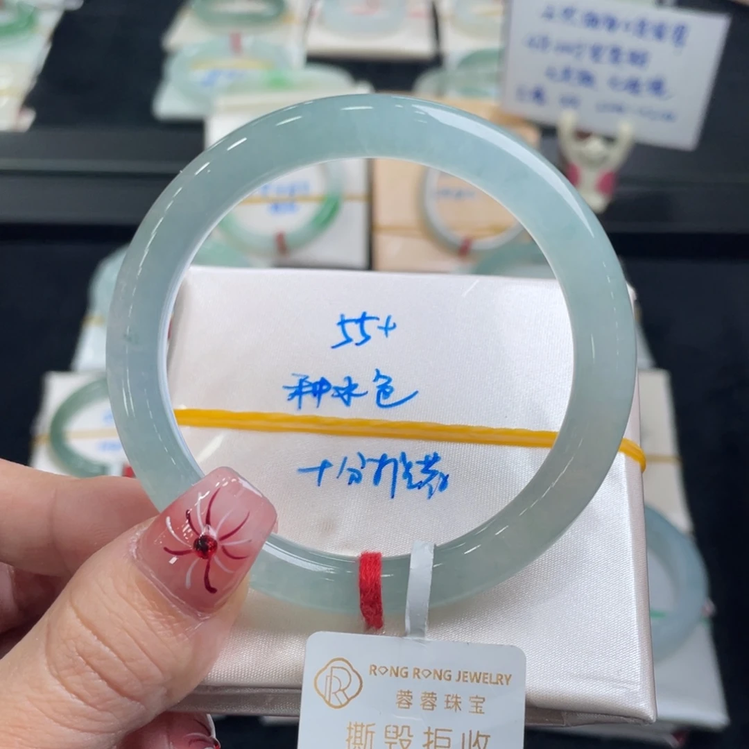 翡翠手镯未镶嵌翡翠手镯