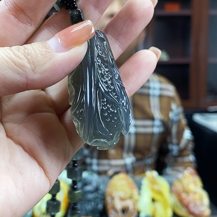 蛇纹石玉未镶嵌吊坠