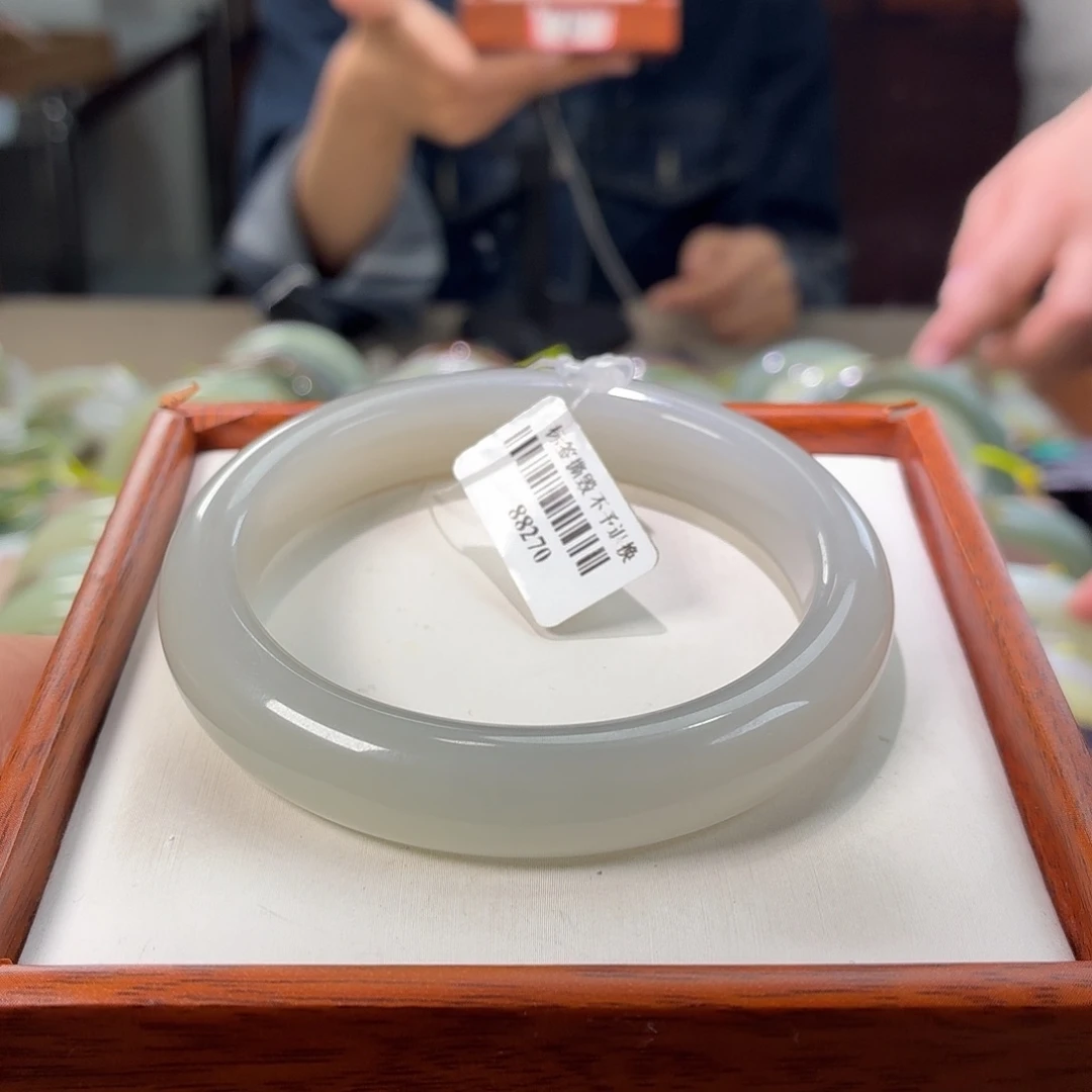 和田玉手镯未镶嵌39。 58/59