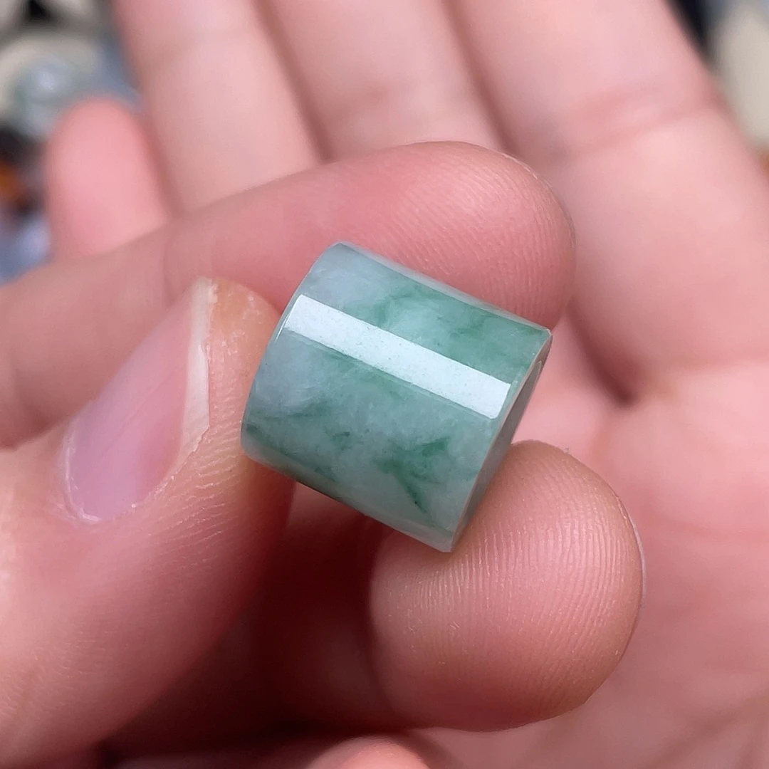 翡翠未镶嵌颈饰路路通