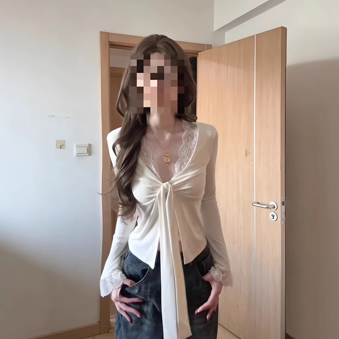 粉雾黛丽 蕾丝拼接长袖t恤女早秋新款设计感修身显瘦内搭打底上衣