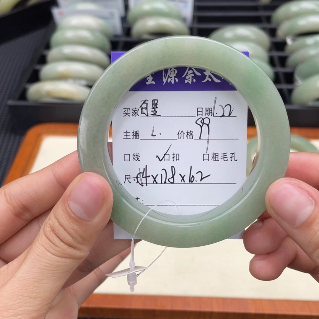 石英质玉手镯未镶嵌百*
