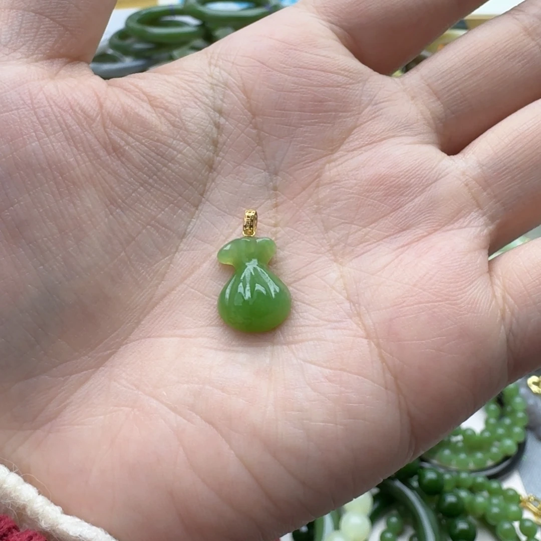 和田玉18K金镶嵌挂件