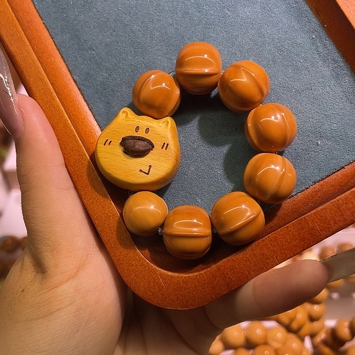 猴头核桃吊坠鲨鱼小猪