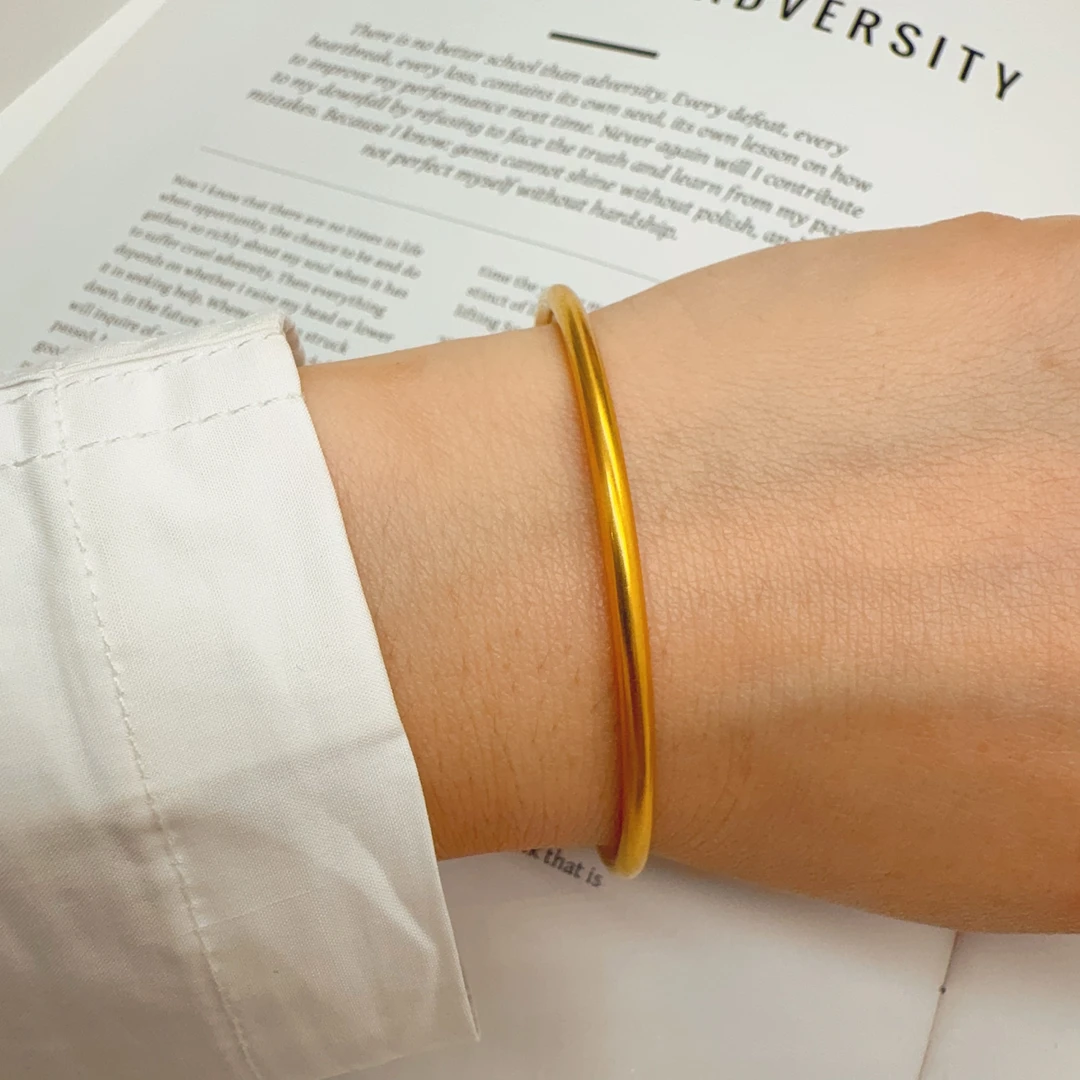 卡3mm素圈手镯＋专柜首饰盒