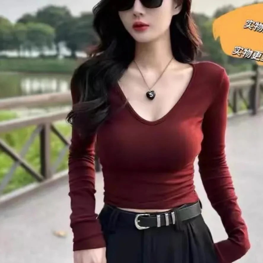 冬季新品短款垫肩V领打底衫女2025秋冬新款显瘦百搭辣妹前后两穿