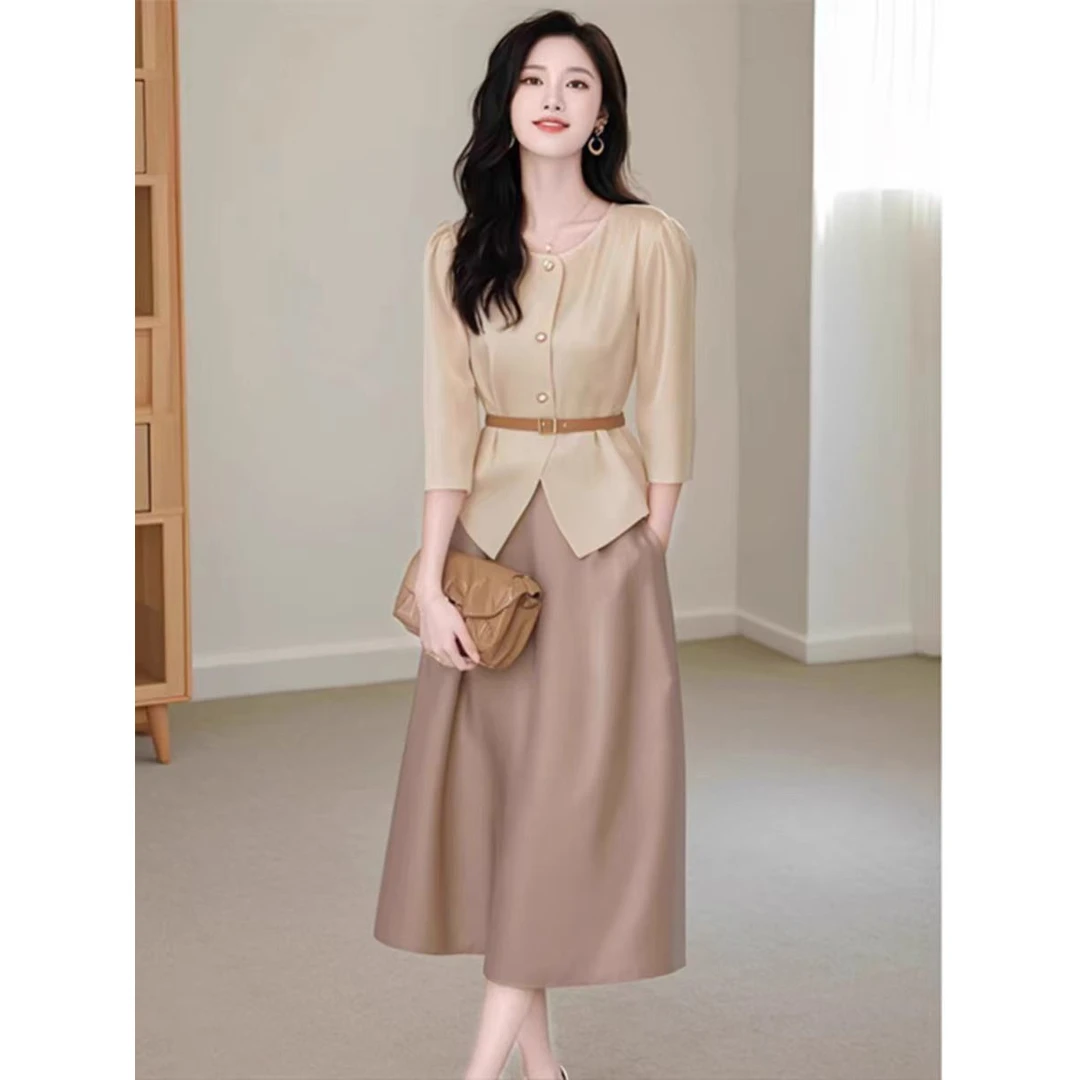 今年流行的漂亮高级感洋气杏色短袖衬衫半身裙两件职业套装秋季女