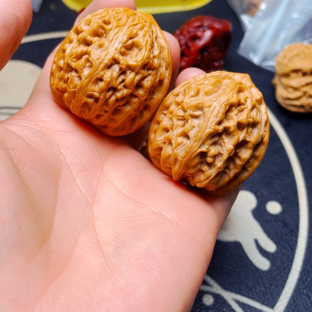 文玩核桃吊坠红锦鲤一对