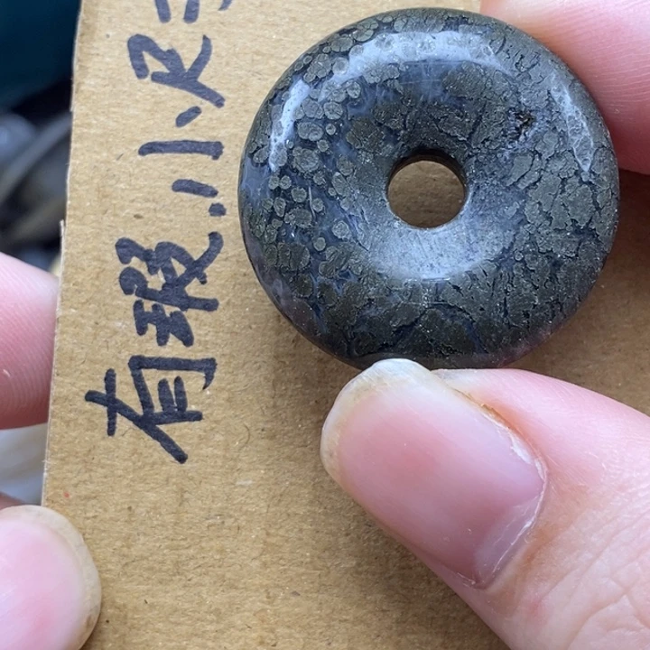 硅化珊瑚（珊瑚玉）未镶嵌颈饰