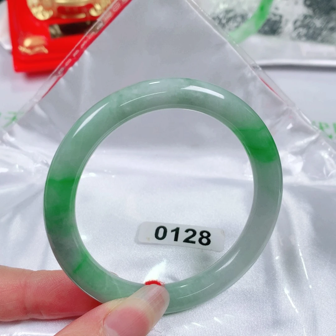 翡翠手镯未镶嵌   编号0128 圆条53+