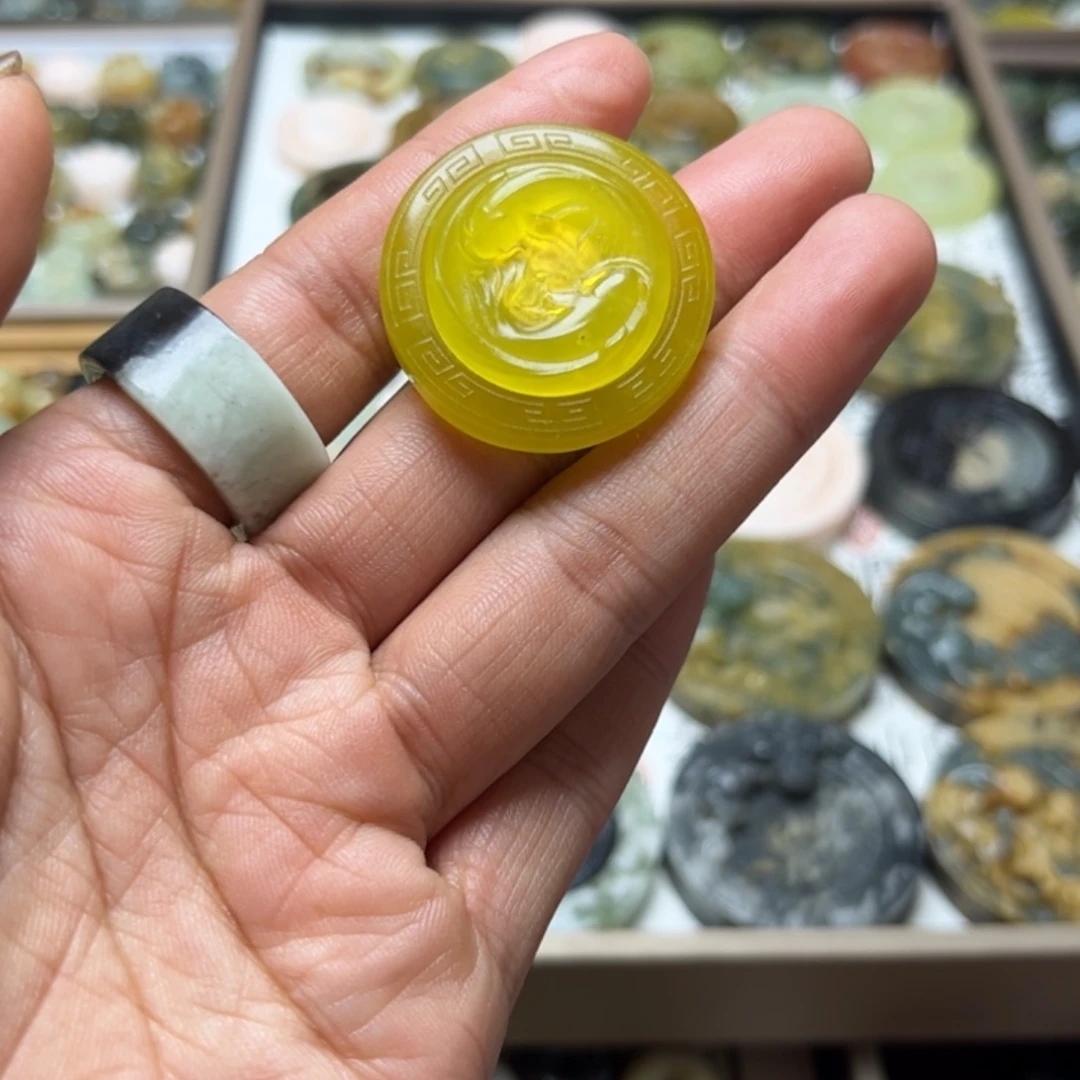 穷***了蛇纹石玉合金颈饰