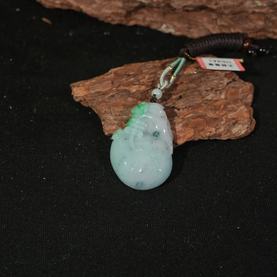 香港王老板-翡翠吊坠9y725