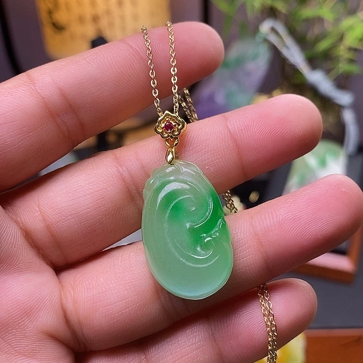 翡翠未镶嵌吊坠(赠链)