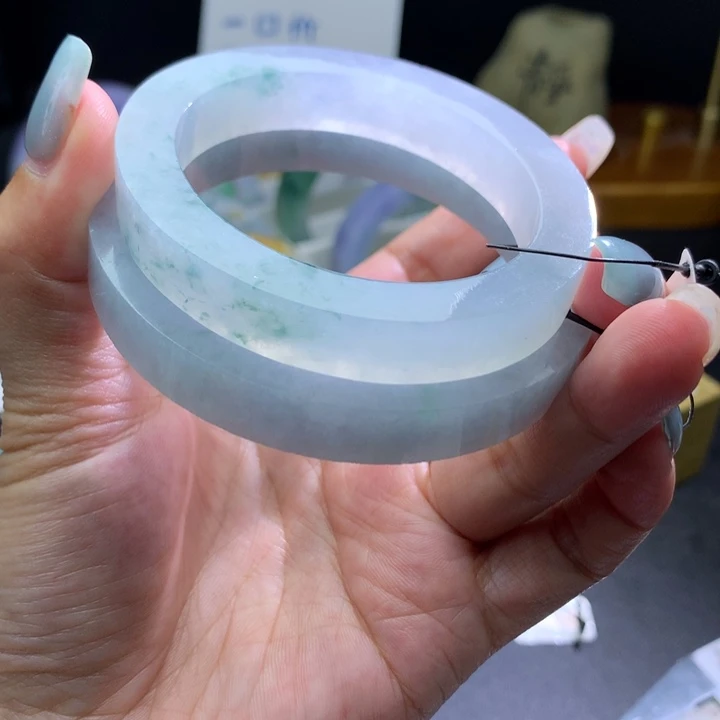 未镶嵌翡翠手镯定制翡翠