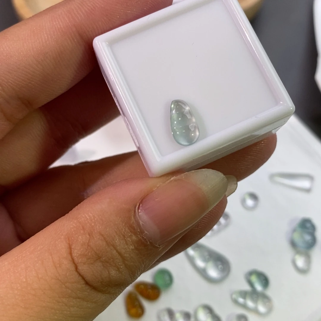 翡翠未镶嵌挂件豆子