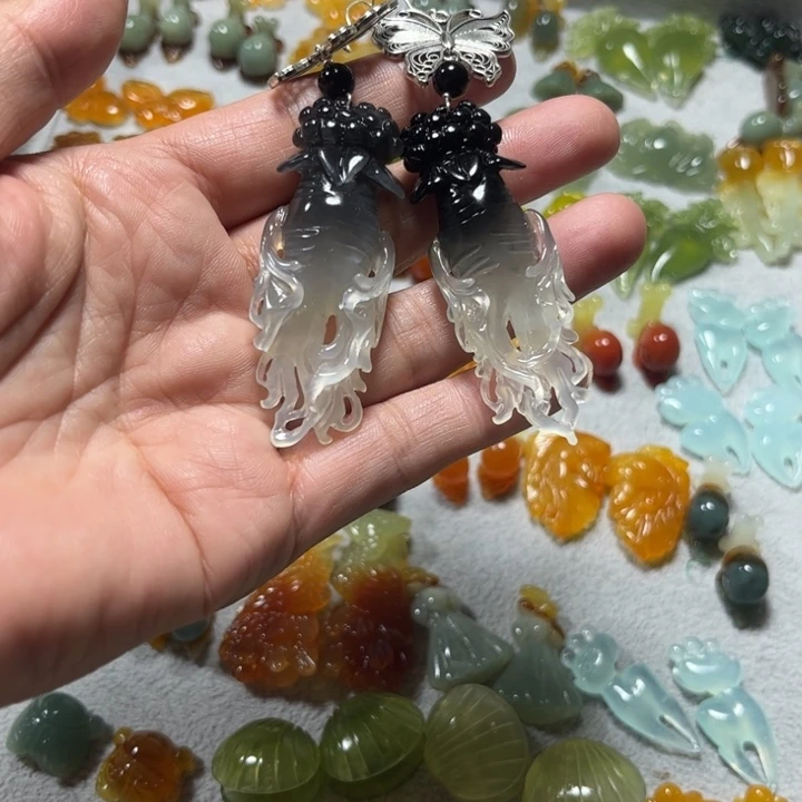 蛇纹石玉合金吊坠