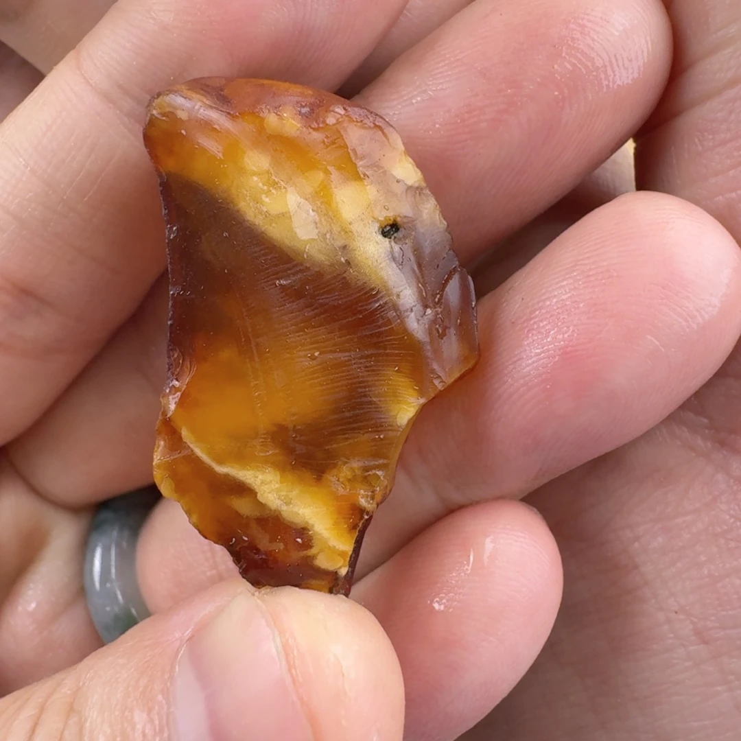 琥珀未镶嵌裸石5.5克