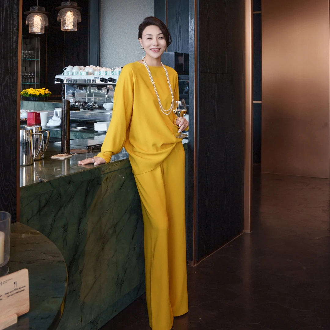 【余书】“琥珀流光”垂感高腰阔腿黄色现代时尚套装Y303538