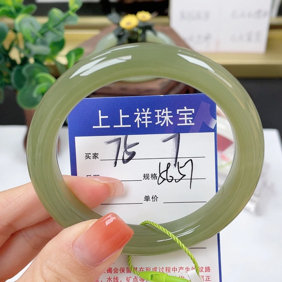 和田玉未镶嵌手镯