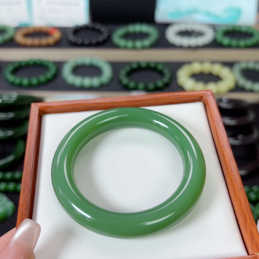 南***司和田玉未镶嵌手链50.5