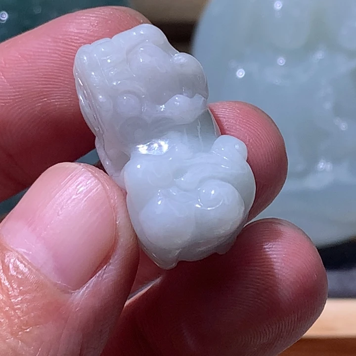 翡翠未镶嵌颈饰炸  貔貅