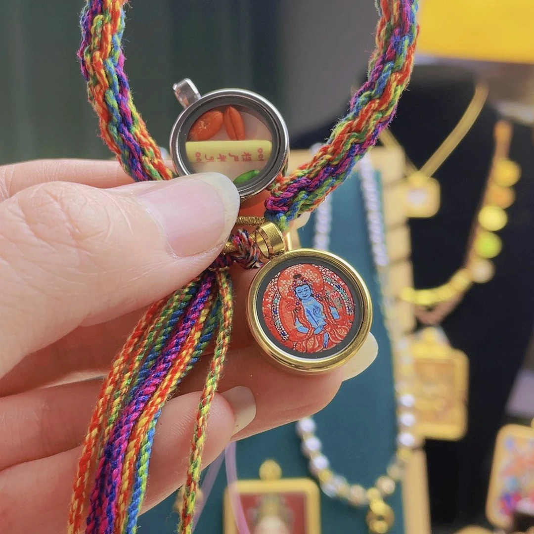 吊坠广****寓唐卡等多种形式的艺术形式