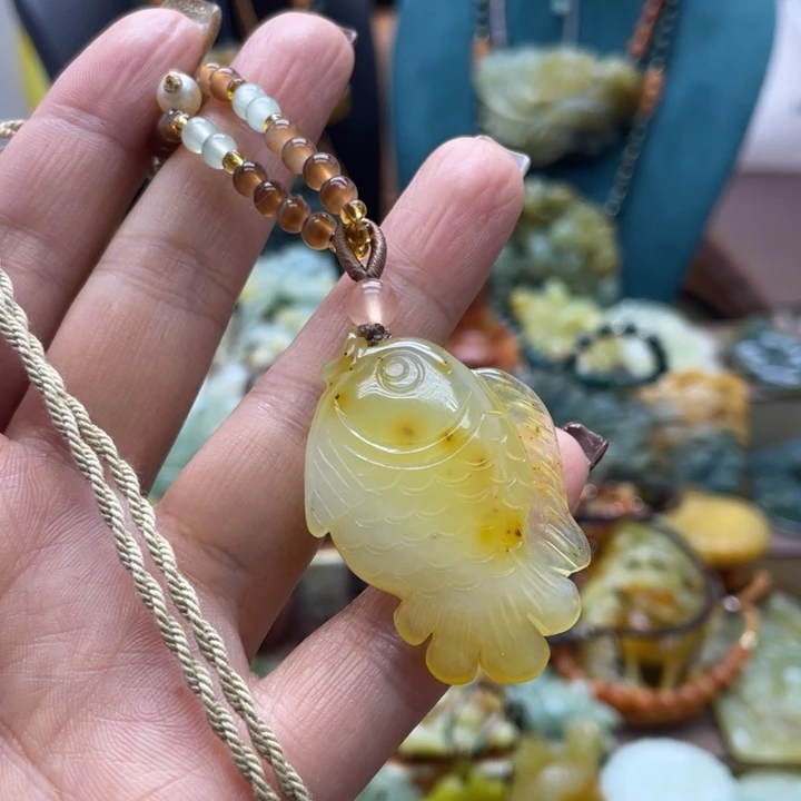 蛇纹石玉未镶嵌颈饰