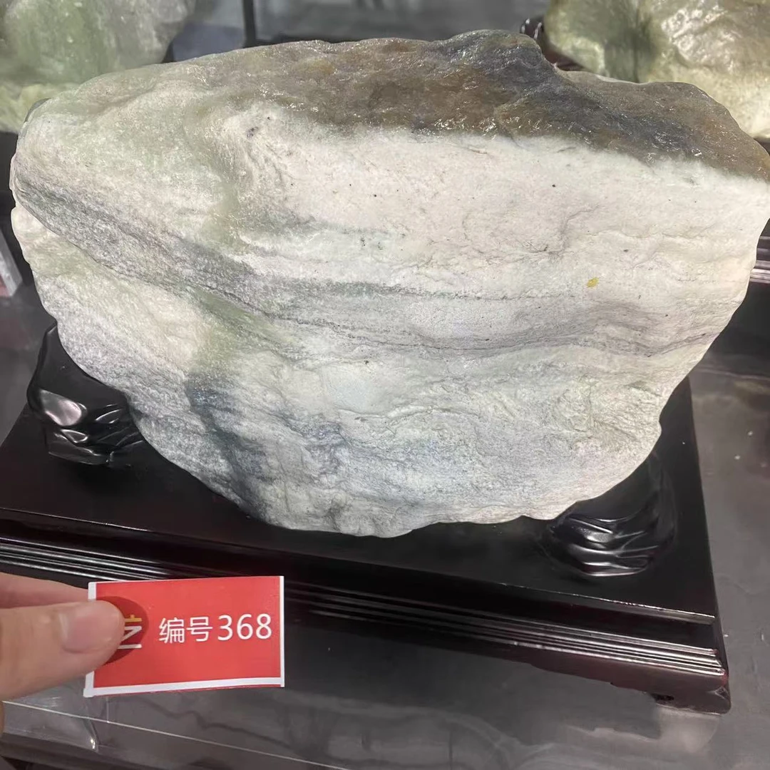 新疆玉料原石发一件带底座编号368