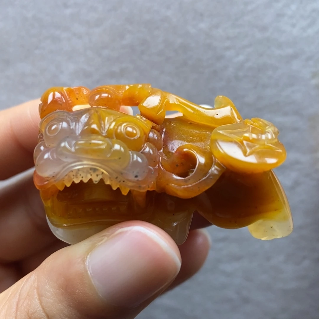 石英质玉（黄龙玉）未镶嵌颈饰